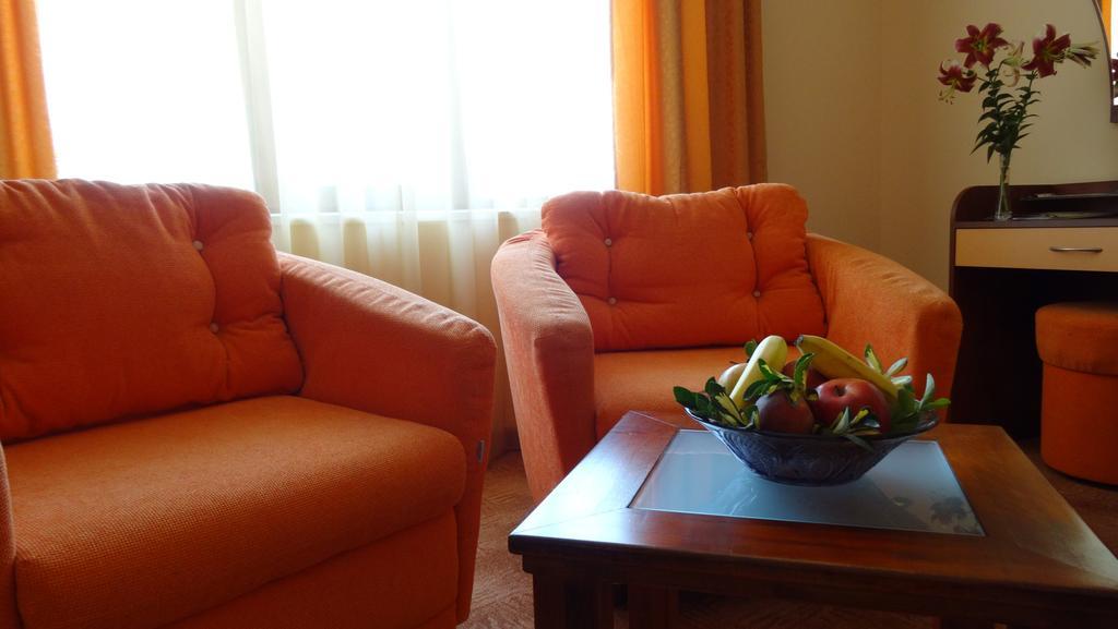 Adamo Hotel Varna Exterior photo