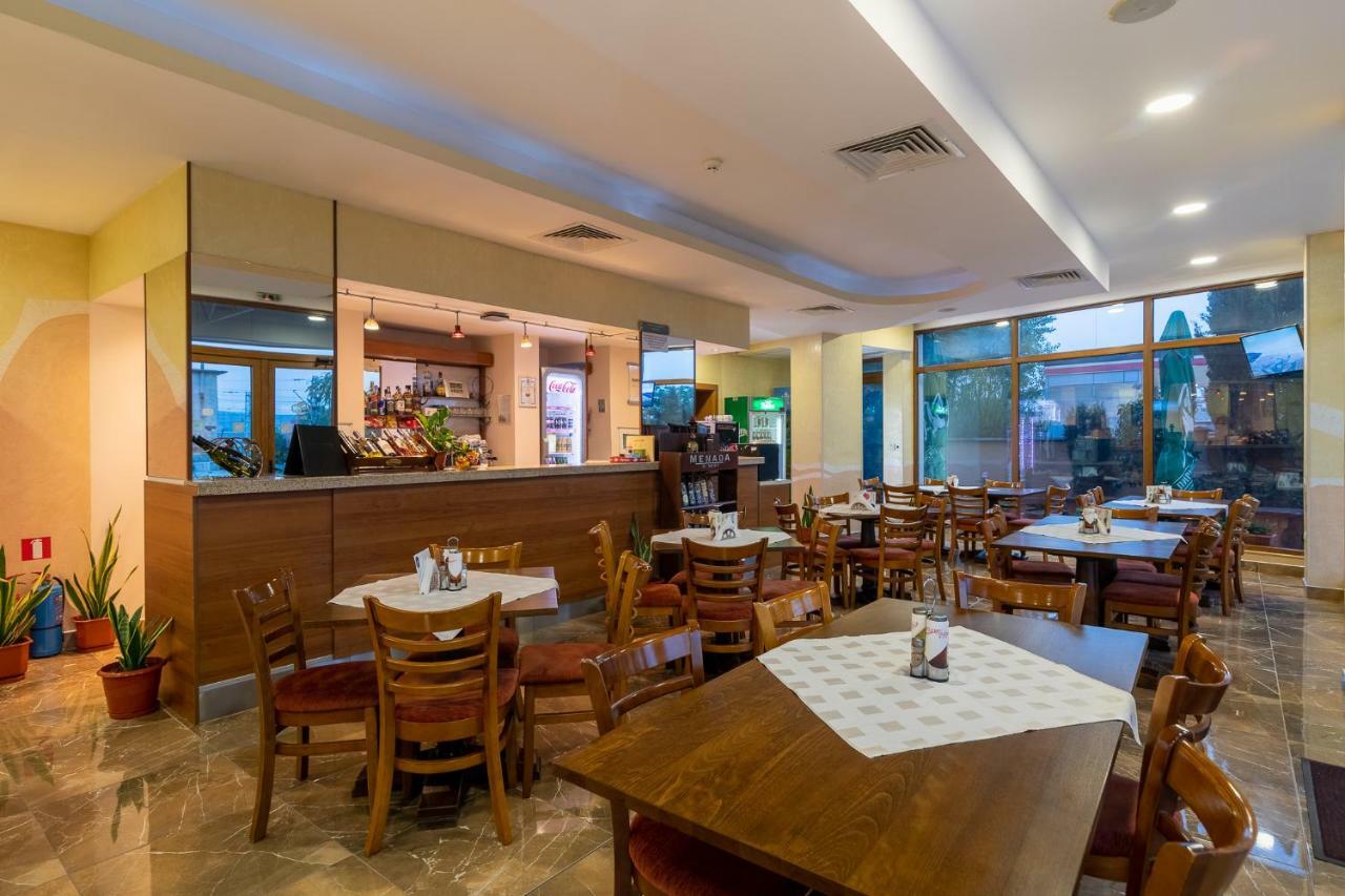 Adamo Hotel Varna Exterior photo