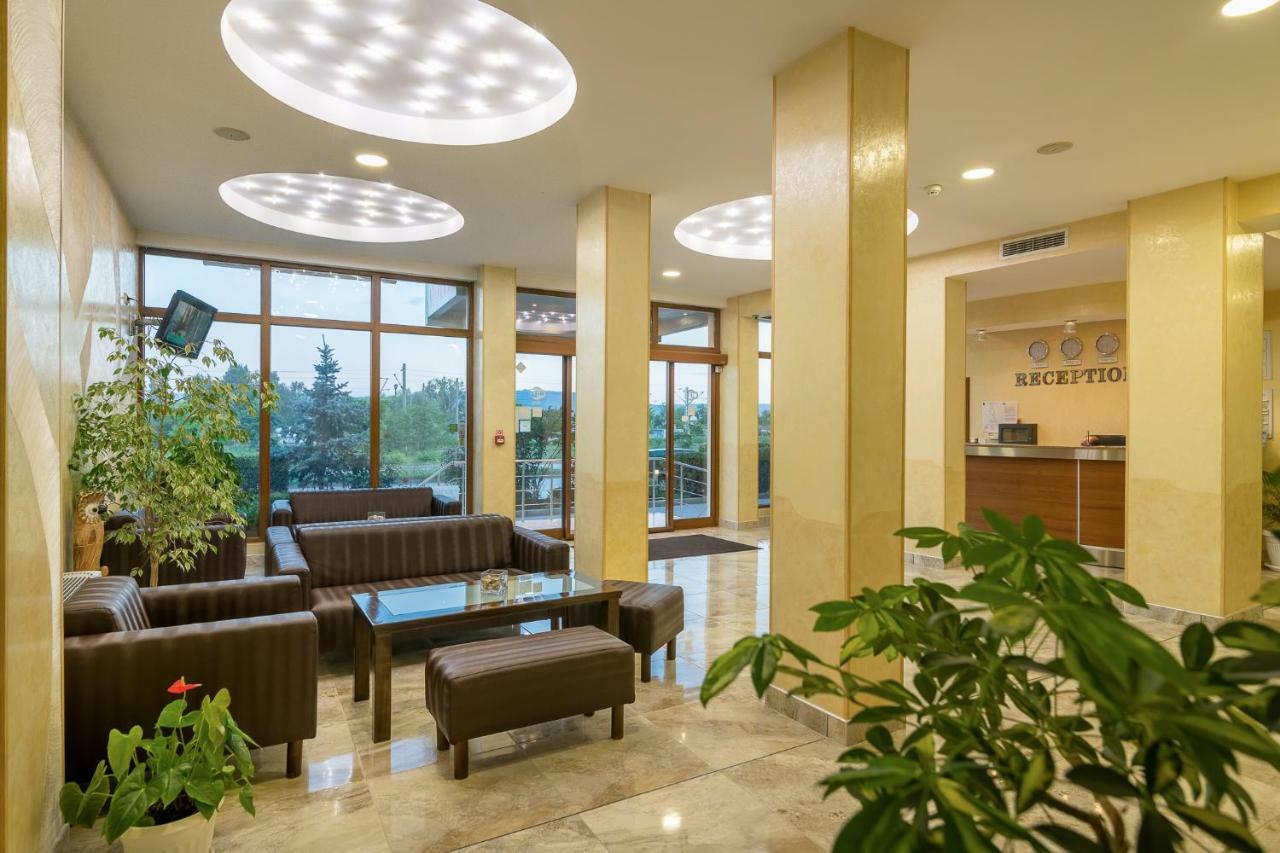 Adamo Hotel Varna Exterior photo