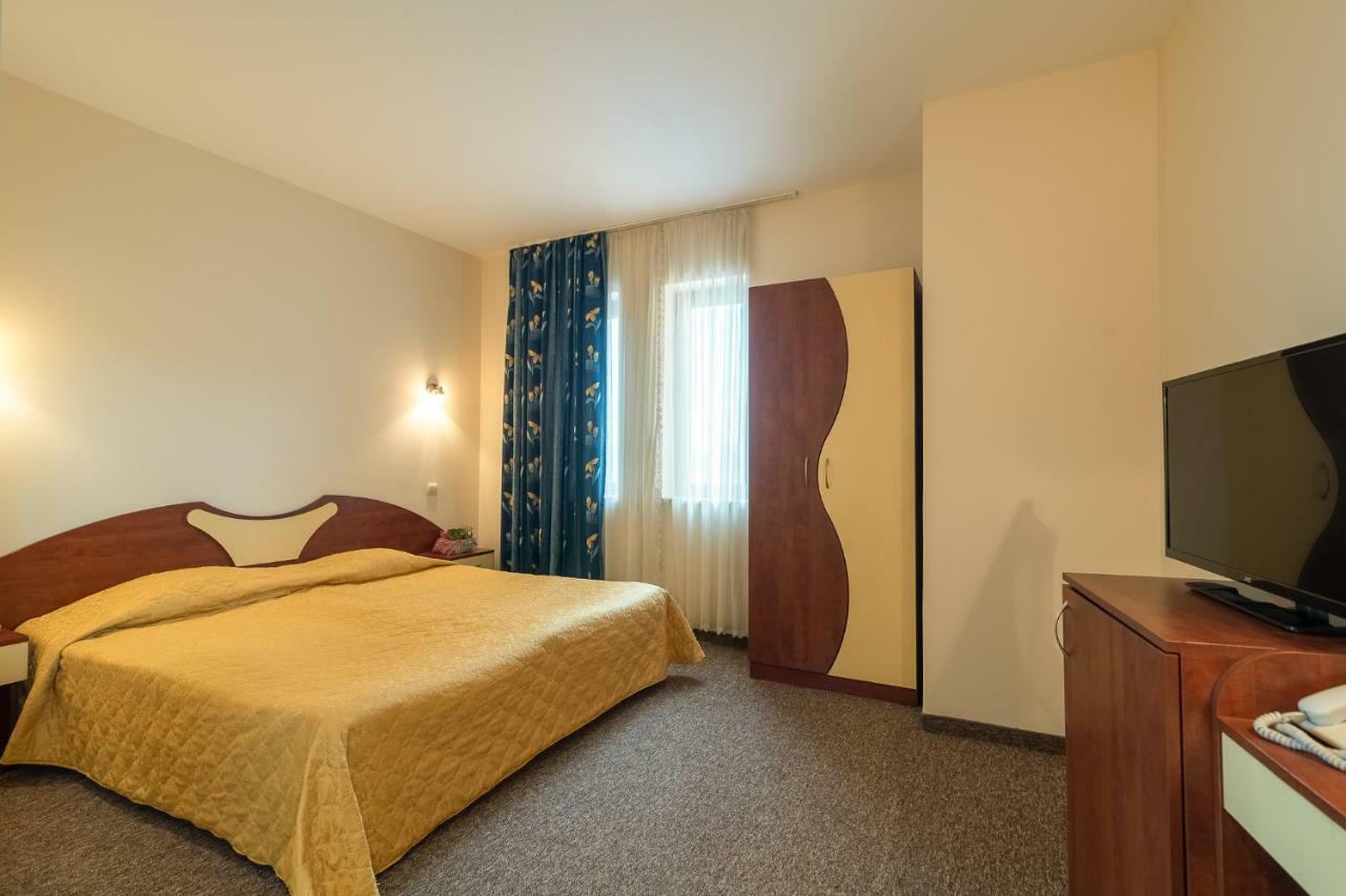 Adamo Hotel Varna Exterior photo