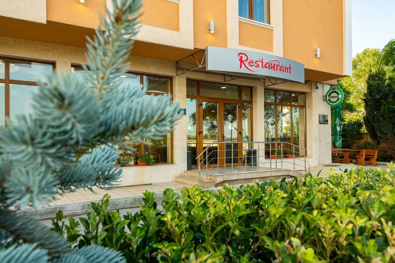 Adamo Hotel Varna Exterior photo