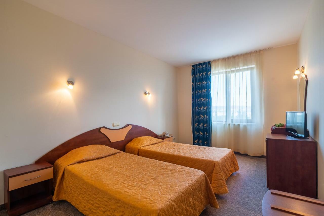 Adamo Hotel Varna Exterior photo