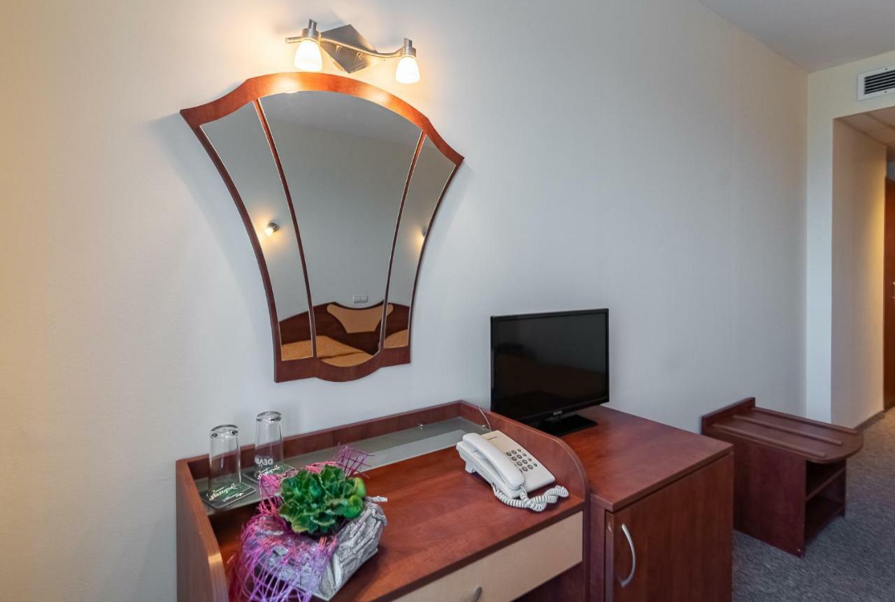 Adamo Hotel Varna Exterior photo