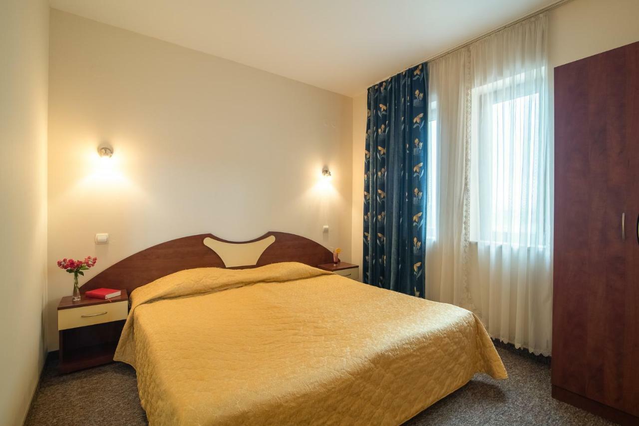Adamo Hotel Varna Exterior photo