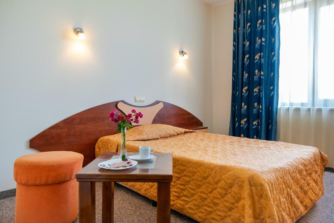 Adamo Hotel Varna Exterior photo